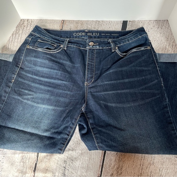 Code Bleu Crop Jean - Picture 4 of 5